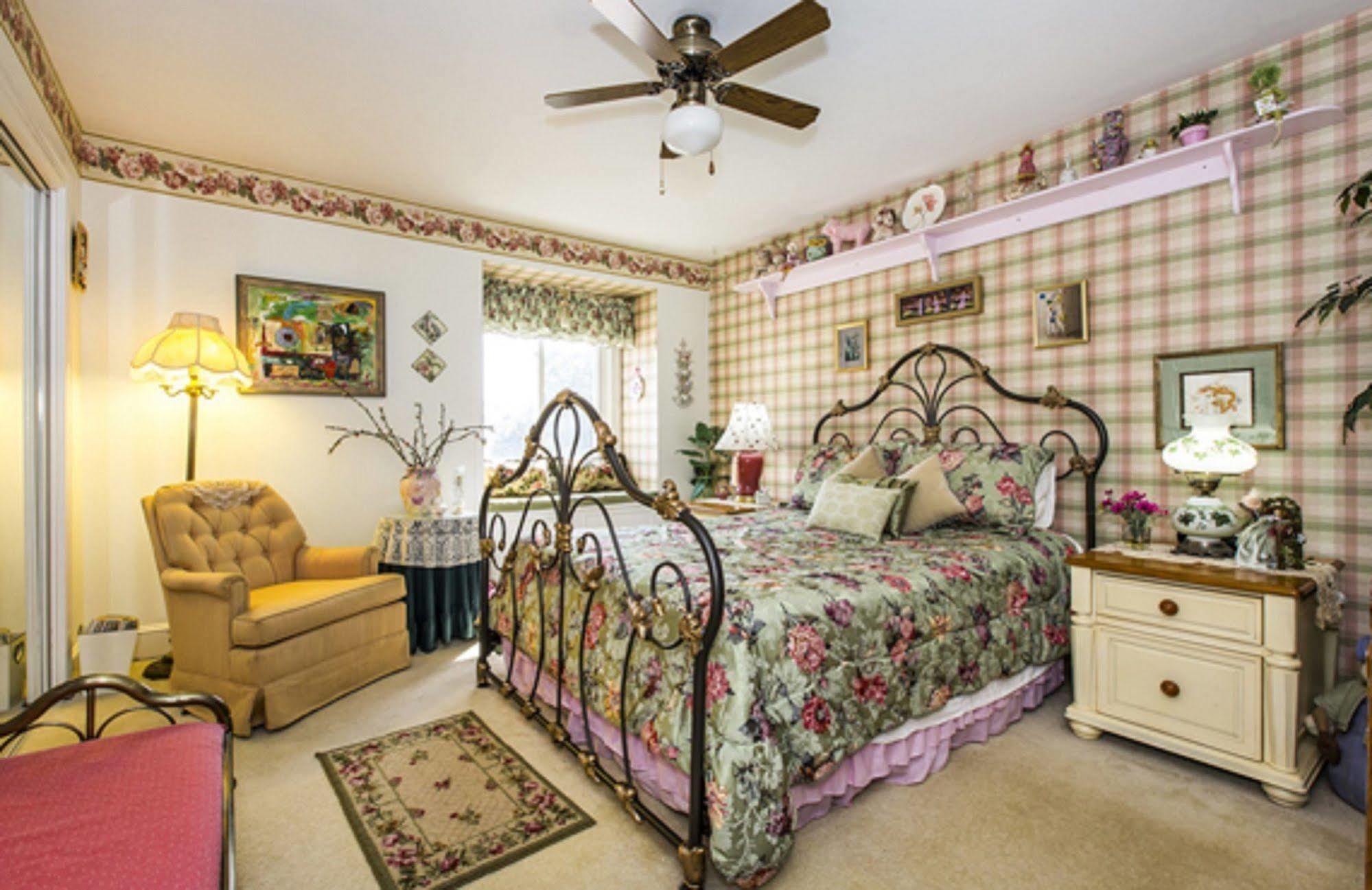 Matthews Manor Bed & Breakfast Exterior foto